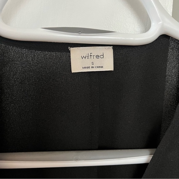 Wilfred Smocked V-Neck Wistful Blouse in Black - Picture 5 of 7